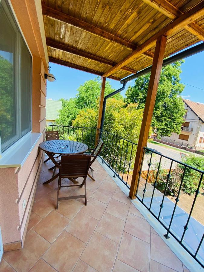 Ferienwohnung Gabi Lux Apartman Hajdúszoboszló Exterior foto
